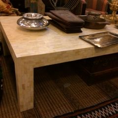 Salontisch aus Knochen